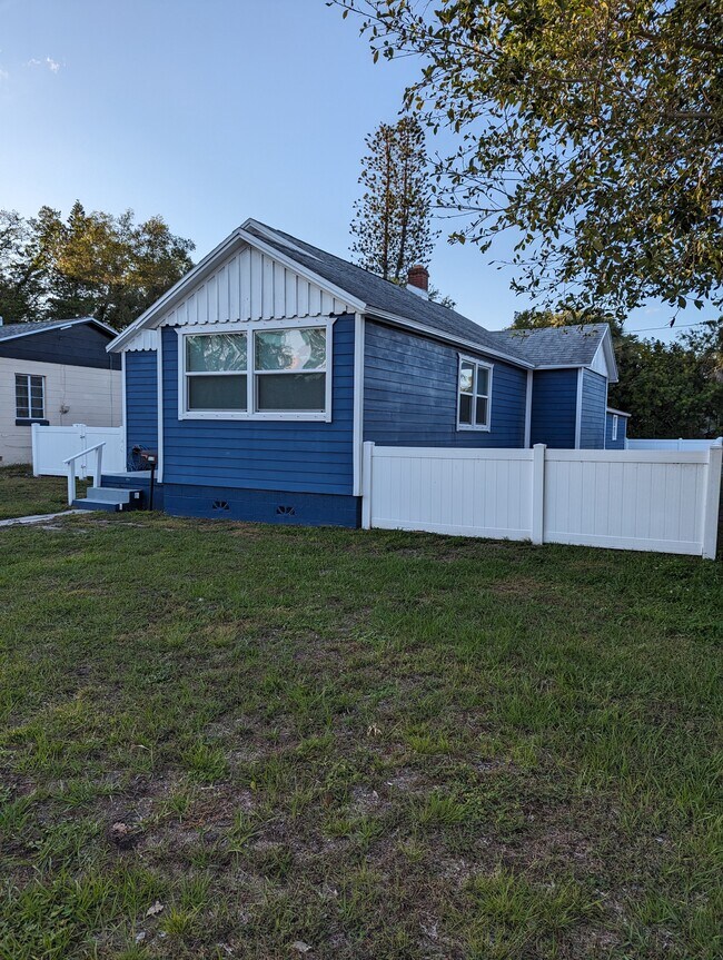 Building Photo - 4515 22nd Ave S