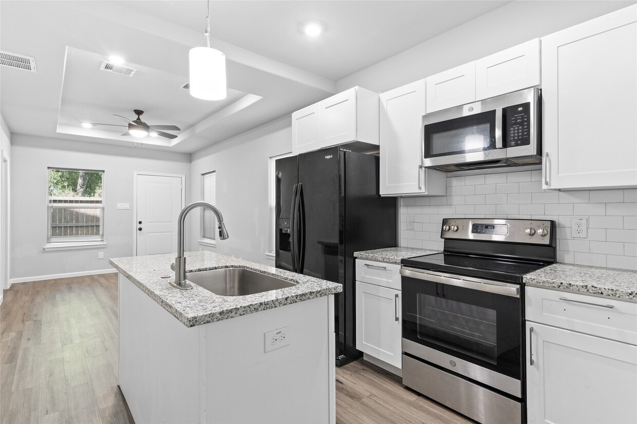 Foto principal - 8161 Tate St