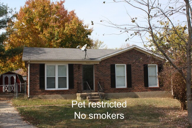Building Photo - 9201 Village Green Ct