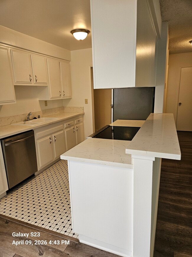 Cocina - 12004 Kling St