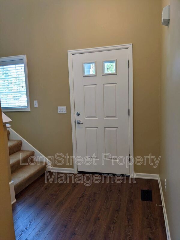 Building Photo - 800 SE Bayshore Cir