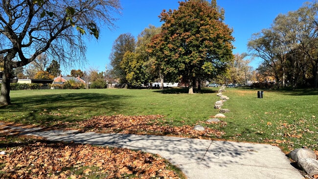 Parque de al lado - 19229 Appleton St