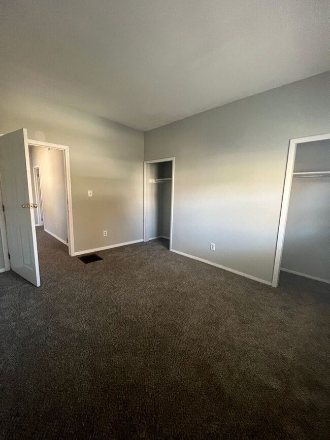 Building Photo - 2 Bedroom, 1 Bath Home In Columbus!