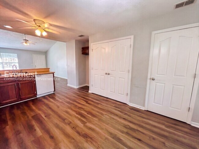 Foto del edificio - 2836 Roscommon Dr