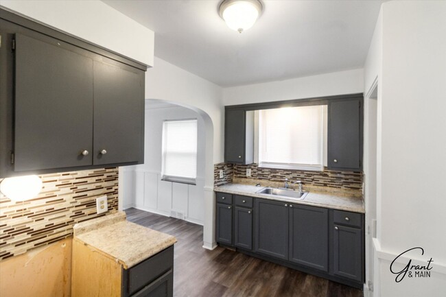 Foto del edificio - $1350 3 bedrooms