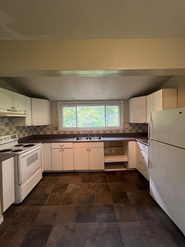 Building Photo - Spacious 2 Bedroom Southside Holland