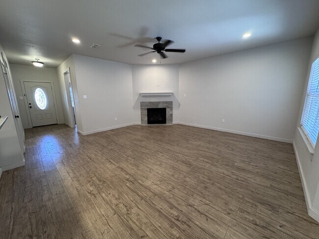 Building Photo - Beautiful Home Located Near Texas Tech Campus & Medical District!