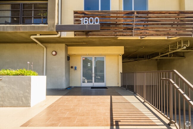 Entrance - 1600 S WESTGATE Ave