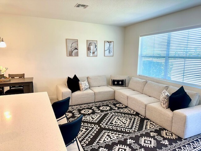 Building Photo - Townhome for rent with garage in Champions...