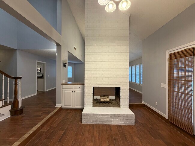 Foto del edificio - 1020 Mcdale Ln