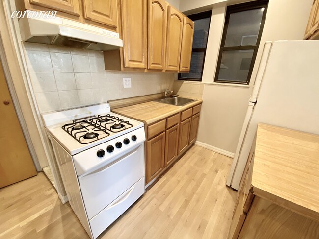 Building Photo - 3 Weehawken St