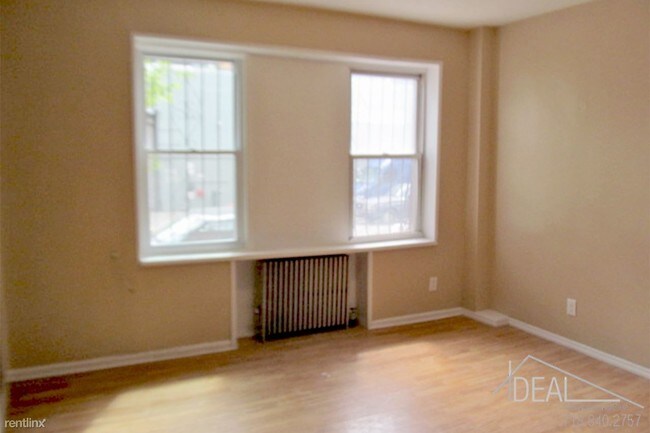 Building Photo - 315 Douglass St