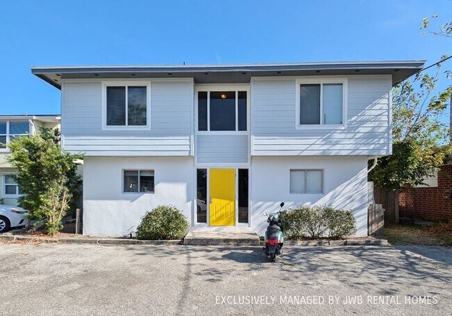 Building Photo - 403 Lower 8th Ave S