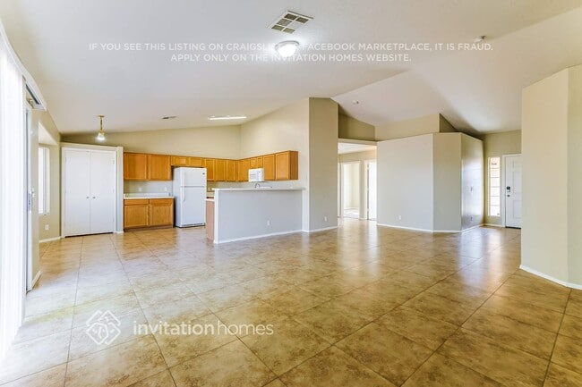 Building Photo - 504 N Hassett