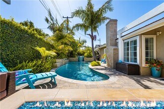 Building Photo - 9442 Tiki Cir