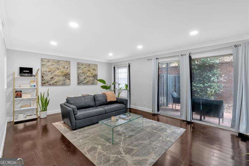 Foto principal - 6851 Roswell Rd