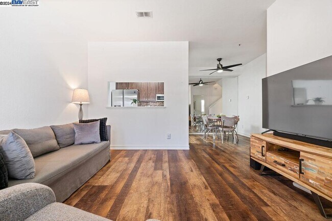 Foto del edificio - 703 Waterford Pl