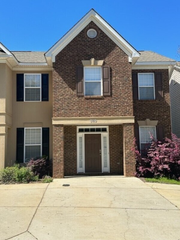 Primary Photo - 310 Irvine Ct