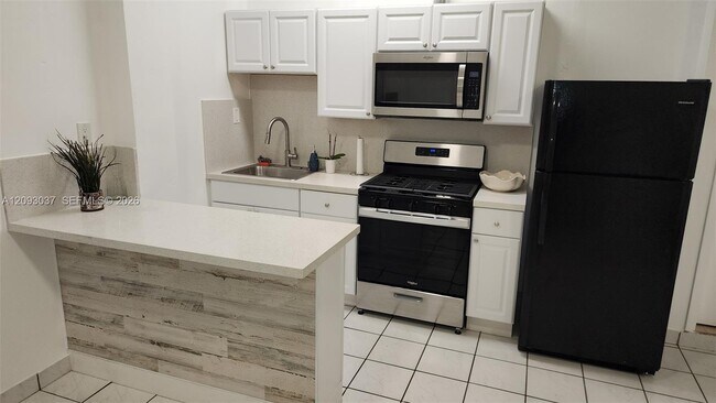 Foto del edificio - 1921 SW 83rd Ave