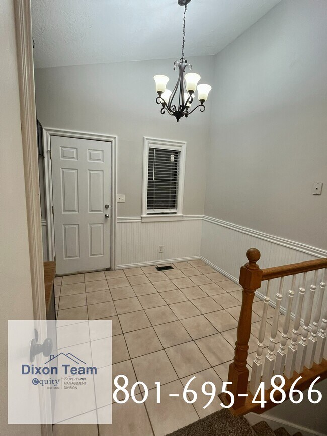 Foto del edificio - 977 S 225 E