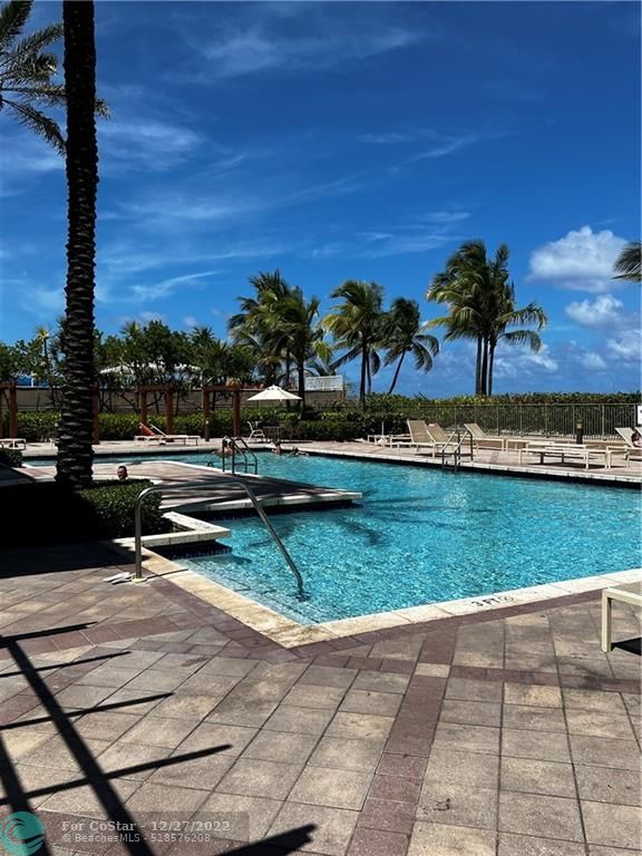 Building Photo - 2080 S Ocean Dr