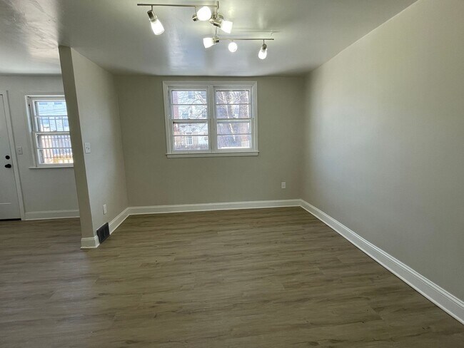 Foto del edificio - Beautiful 3 Bedroom, 1.5 Bath in Brookhaven