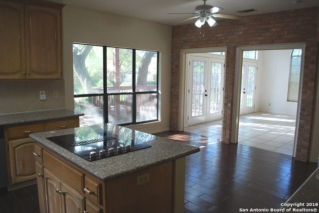 Foto del edificio - 822 LIGHTSTONE DR