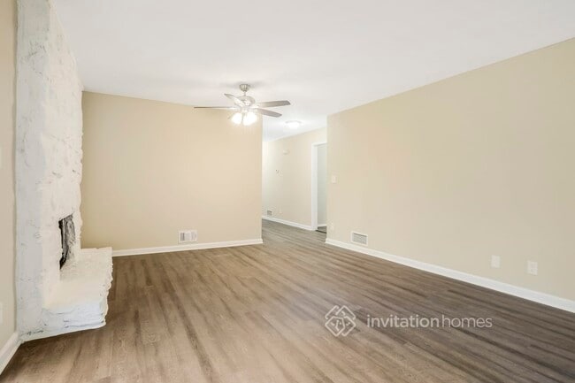 Building Photo - 2130 Rolling Acres Dr SW