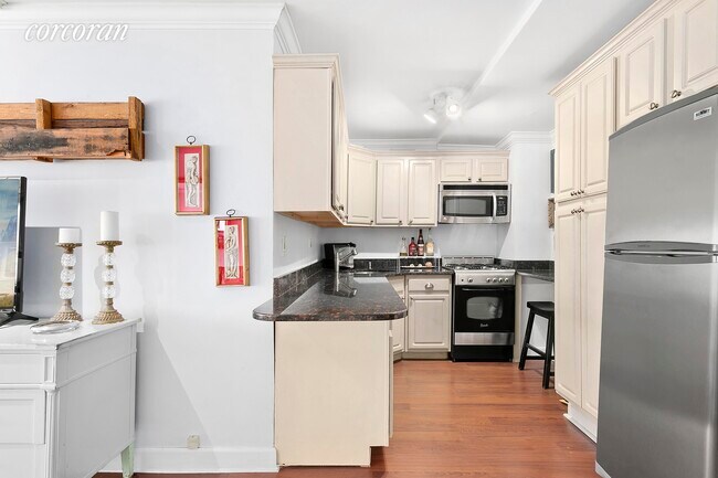 Foto del edificio - 245 E 24th St