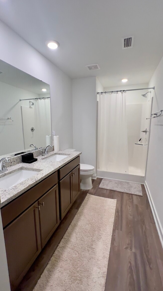 Building Photo - 395 N Gay Ave