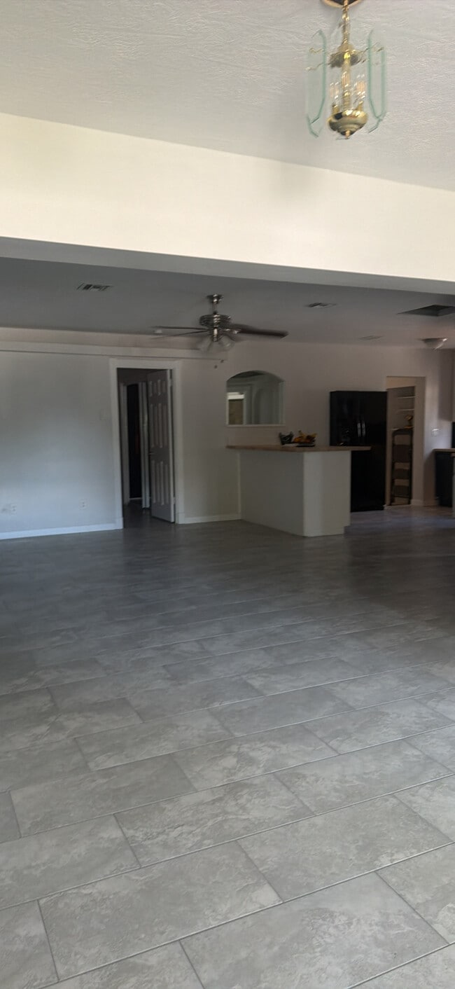 Building Photo - 27395 Shriver Ave