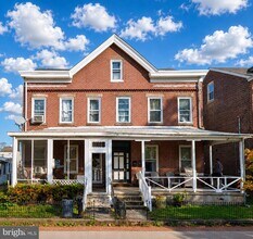 Building Photo - 944 Lamberton St