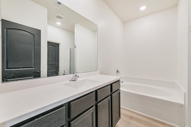 Building Photo - 15271 Snowdrop Field Dr