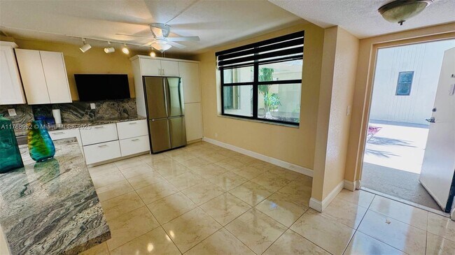 Foto del edificio - 20381 NE 30th Ave