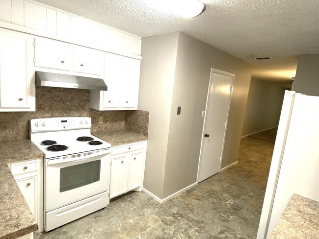 Building Photo - 9818 Jordan Ave
