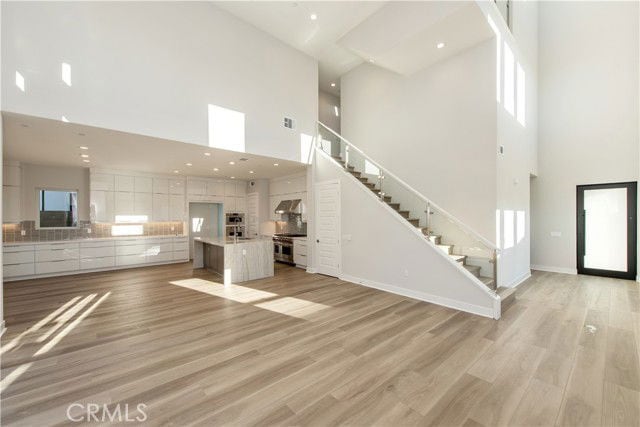 Building Photo - 209 Mask