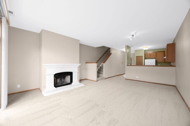 Building Photo - GORGEOUS 2 BEDROOM TOWNHOME LOCATED IN LINDENHURST AVAILABLE JUNE 14!