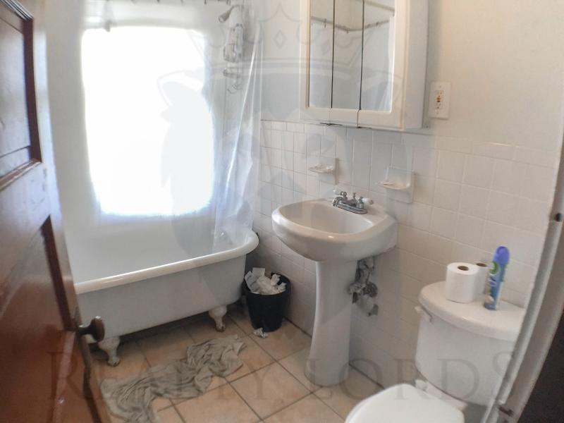 Primary Photo - 37 Waverly St