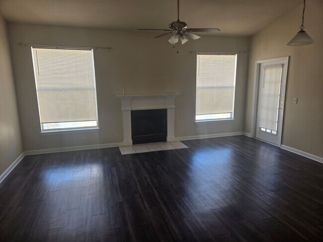 Foto del edificio - 2 Bedroom 2 bathroom unit available now!