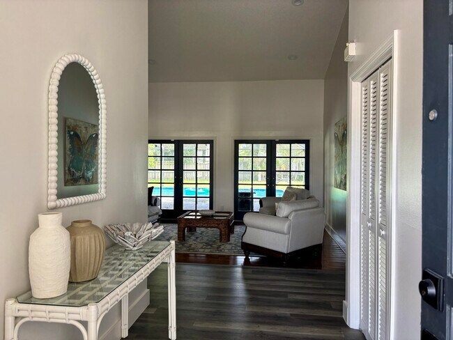 Foto del edificio - 325 Knotty Wood Ln