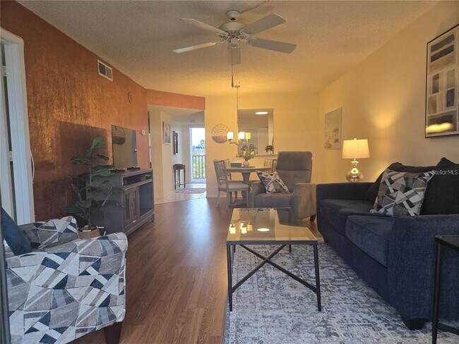 Foto del edificio - 800 Cove Cay Dr