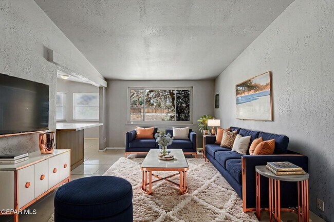 Building Photo - 4212 Roxbury Dr