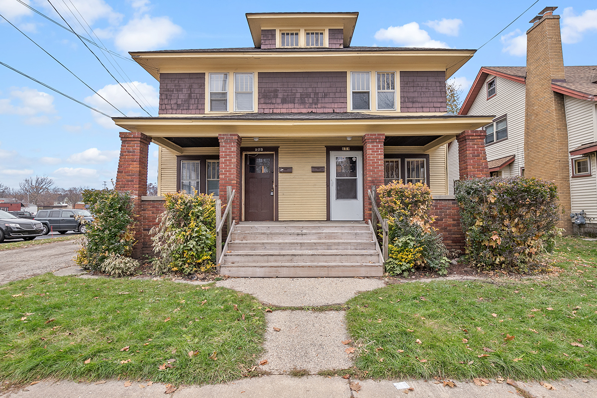 Primary Photo - Spacious 3 bed, 1.5 bath duplex