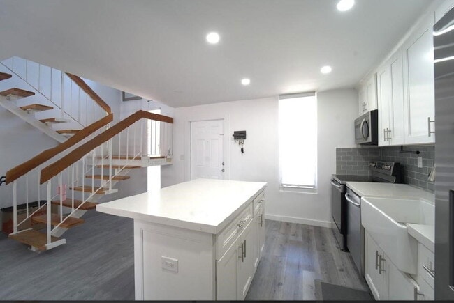 Building Photo - 14145 Kendale Lakes Cir