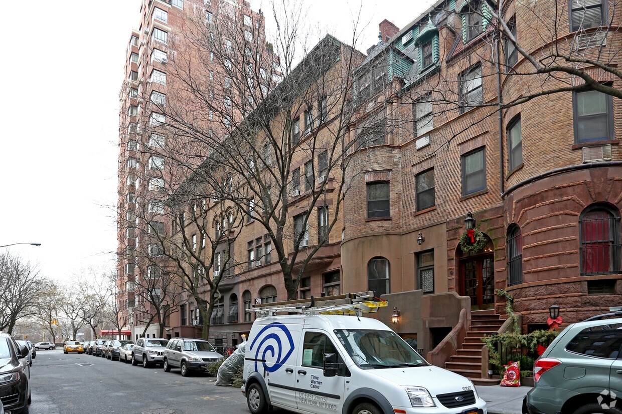 Foto del edificio - 317 W 82nd St