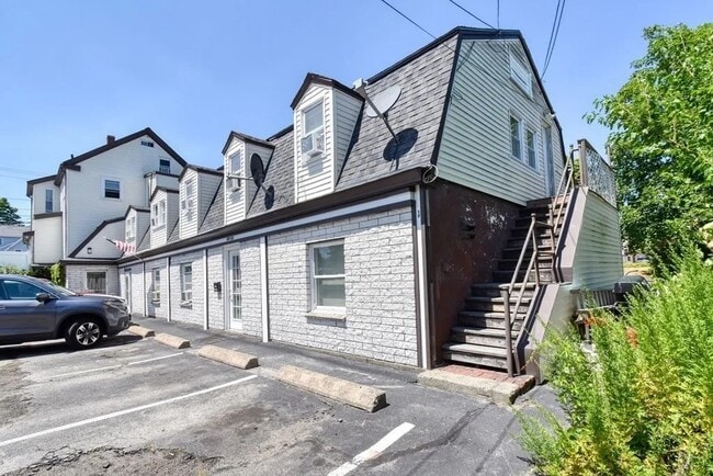 Photo - 1002 Main St Apartment