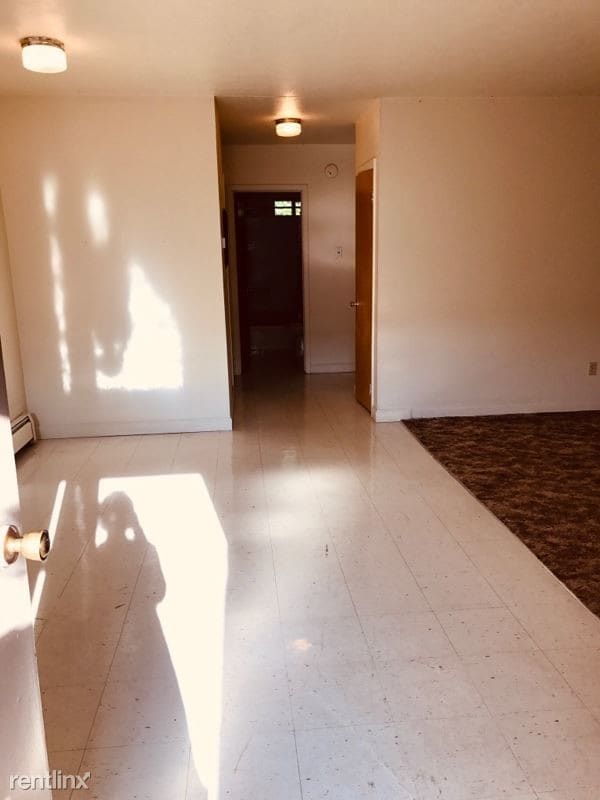 Building Photo - 2 br, 1.5 bath Apartment - 654 Walter Street