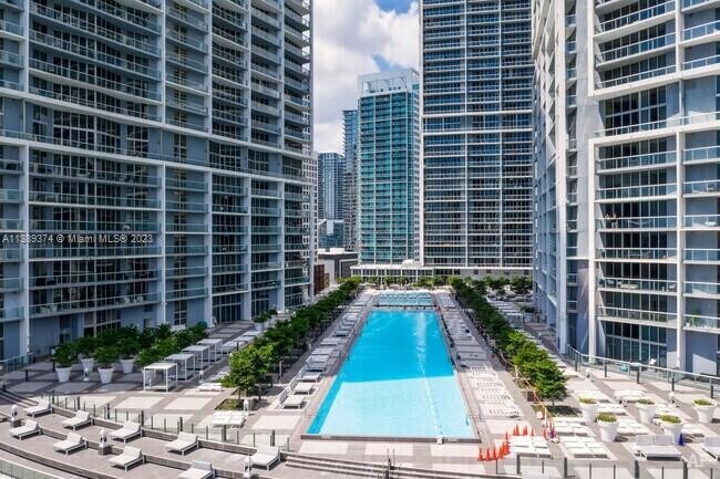 Building Photo - 495 Brickell Ave