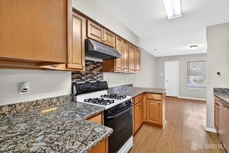 Building Photo - 70 Hampshire Dr