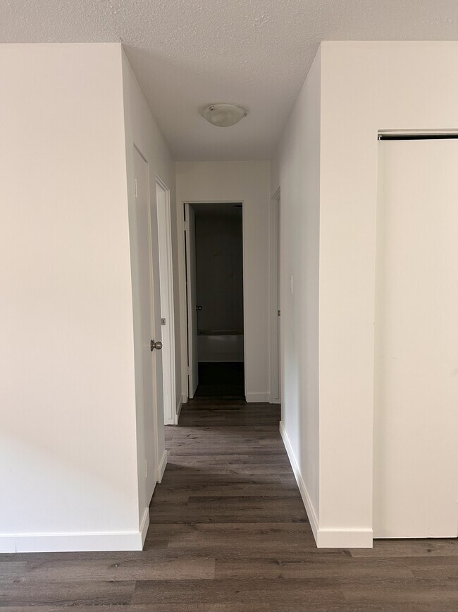 Photo du bâtiment - 727 5th Ave N